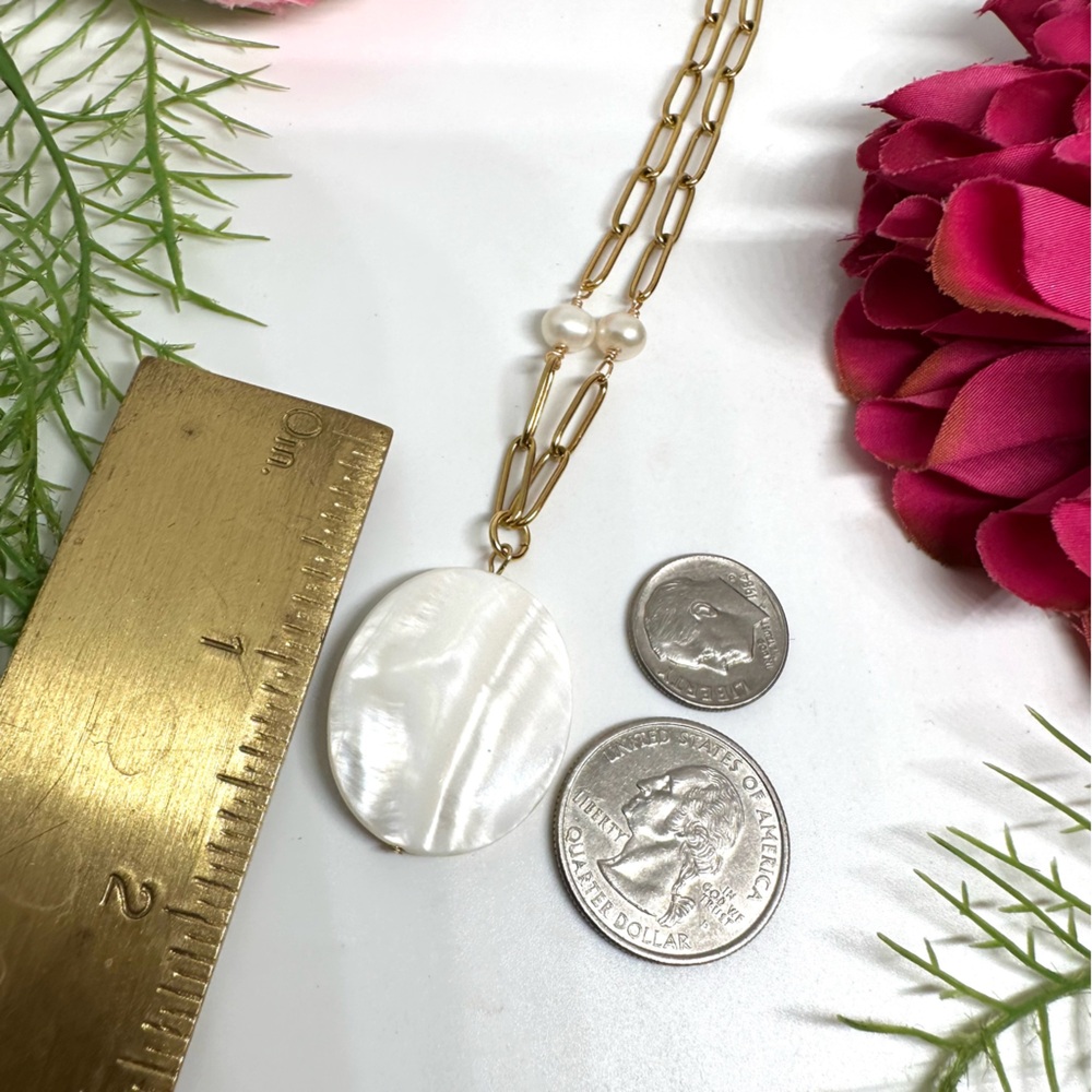 NEW⚜️Mother Of Pearl Charm Necklace - Picture 6 of 6